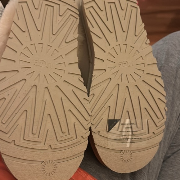 UGG | Tazzelle Shoe - Picture 4 of 5